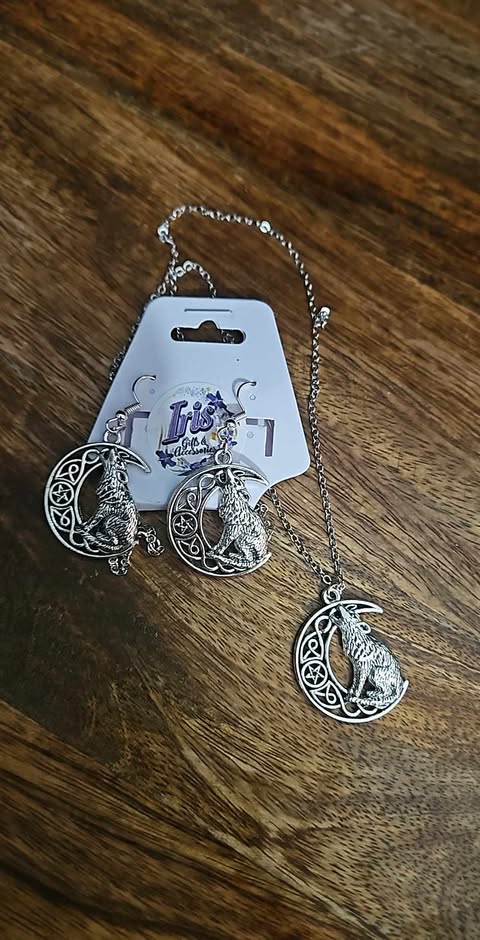 Silvery Wolf Necklace