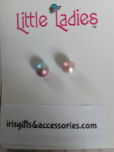 Load image into Gallery viewer, Little Pearl Earrings
